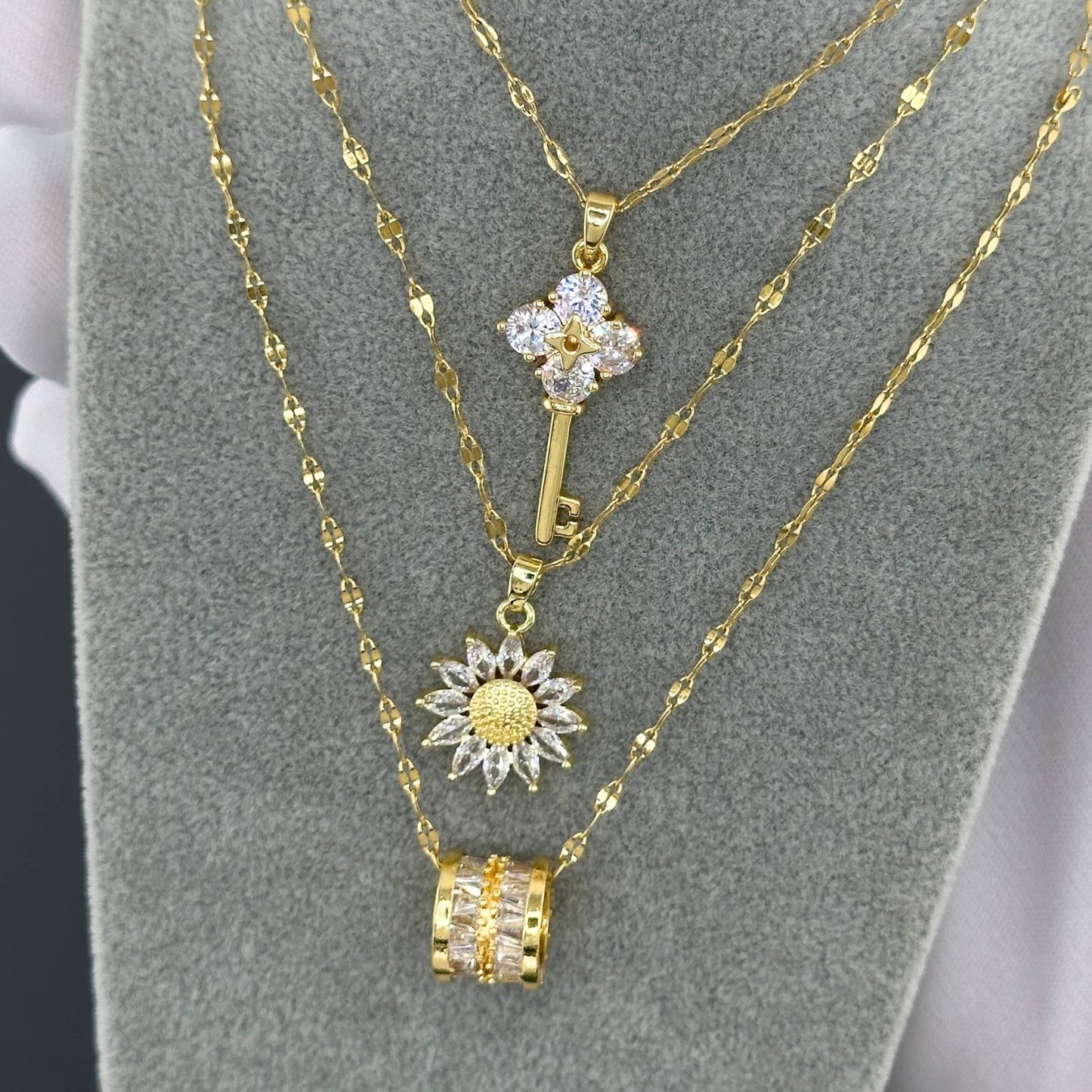 Aurora Sunflower Crystal Necklace – 18K Gold-Plated